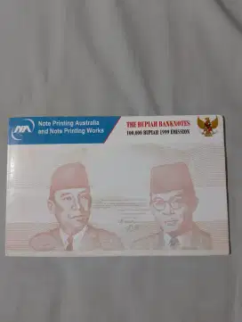 Uang pecahan seratus rupiah tahun edisi tahun 1999. dan uang yg lain2.