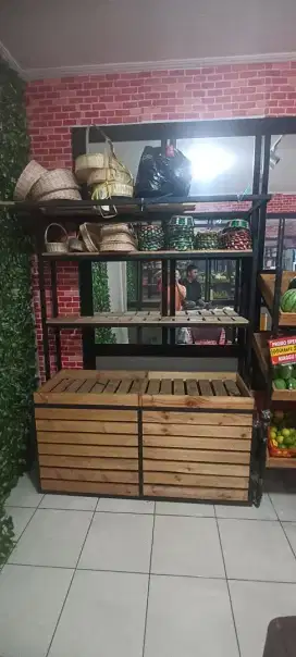 Rak jualan dari kayu rangka besi