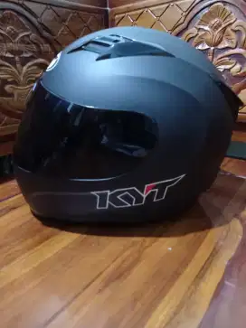 KYT R10 (black doff)