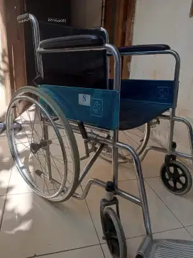 Kursi roda lansia sella