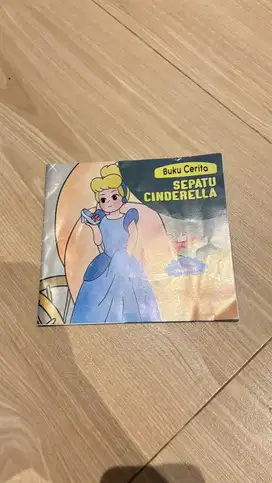 Buku cerita cinderella
