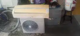 Dijual AC 1/2 PK Merek Sharp Komplit+Pasang