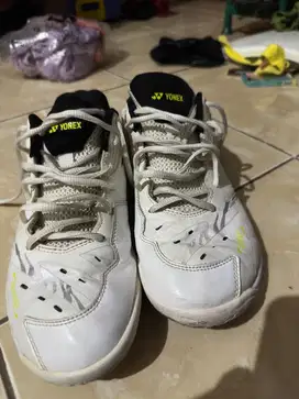 Sepatu badminton yonex SHB Z3 white