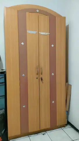 Lemari Baju Bekas Terawat