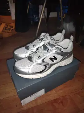 [BU] New Balance 408 US 11 Silver BNIB