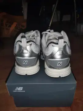 [BU] New Balance 408 US 11 Silver BNIB