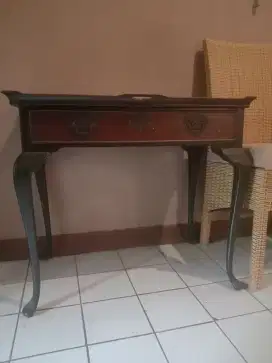Meja antik kayu