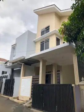 Disewakan Rumah 2 Lantai di Perumahan Vila Dago Tol