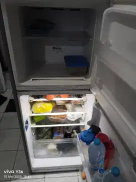 Di jual cepat kulkas 2 pintu samsung inverter