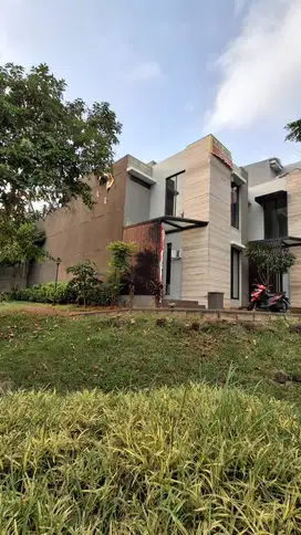 HOT SALE. Rumah Bagus. Minimalis. Modern. Siap Huni Fully Furnished di