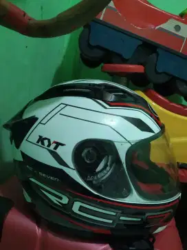 Helm kyt RC-7 minus kaca sompel sedikit selebihnya aman jarang pake