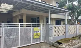 DIJUAL RUMAH 2 LAINTAI BAGUS SIAP HUNI LOKASI STRATEGI DI PONDOK CABE