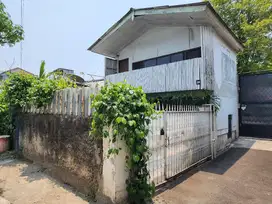 Dijual Rumah dengan lokasi Strategis di Pejaten Barat