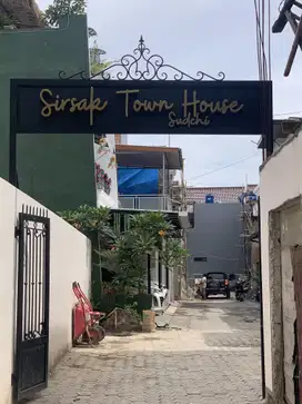 Di Jual Rumah Tipe American Classic Di Jagakarsa (Sirsak Town House)