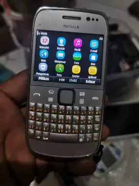Nokia E6 Warna Silver mulus