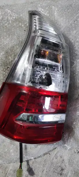 Lampu belakang Avanza 2021 kiri