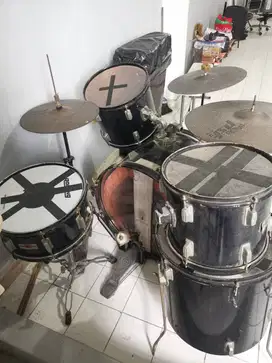 drum akustik lengkap siap pakai untuk latihan murah meriah lengkap saj