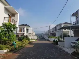 Sewa rumah sangat nyaman dan sejuk di bandung