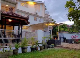 Disewakan Villa di Sentul City.
