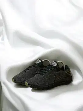 Sepatu Second Branded Under Armour ‘Charged Rogue’ size 40.5