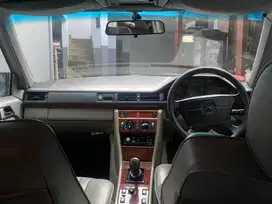Mercedes-Benz E320 1993 Bensin