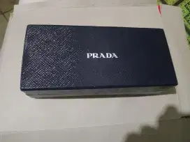 Box kaca mata prada