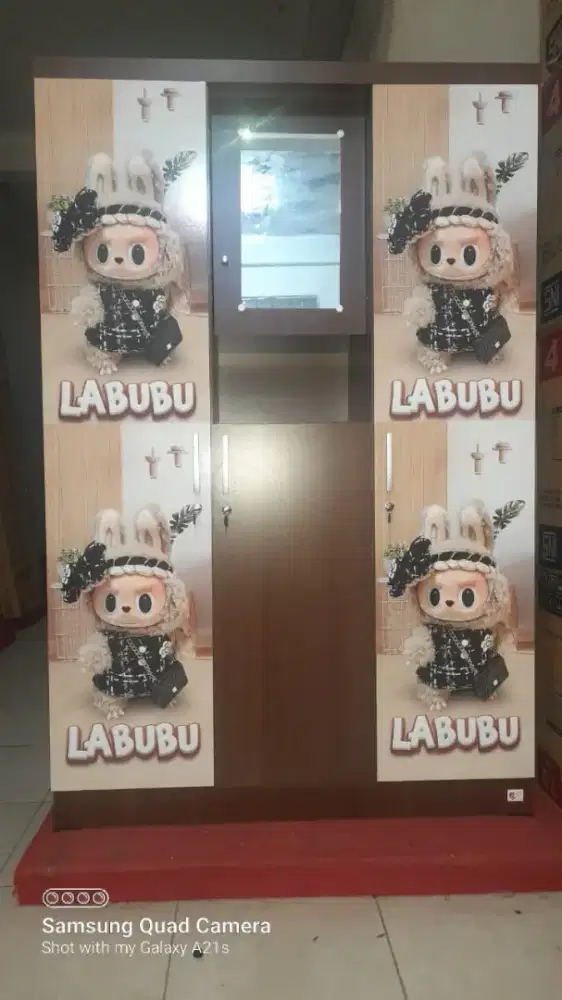 Lemari pakaian 3pt kaca dalam Labubu
