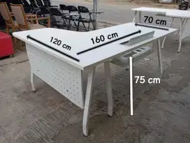 Meja Direksi L kanan