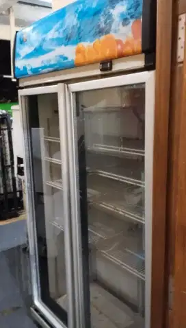 Showcase rusak mrek gea 1050 liter
