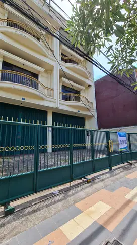 Disewakan Ruko NOL JALAN,  Raya bratang, 4 la⁸ntai
