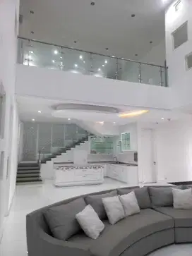Jalan Utama Rumah Royal Residence Semi furnished, Surabaya Barat
