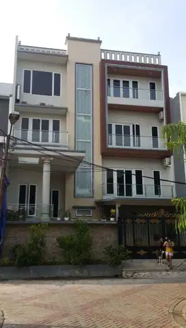 Rumah Mewah 4 Lantai Di TAMAN SURYA jakarta barat