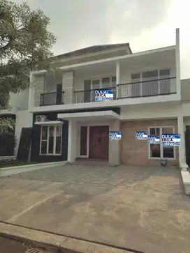 Dijual rumah 2,5 lantai renovasi full bangunan, parkir luas di Giri