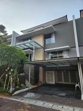 Dijual Rumah Full Renov dan Furnish Siap Huni di Golf Island Pik