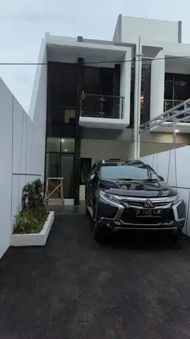 Rumah di jual pinggir jalan besar akses 2 mobil di Cipinang  Raya