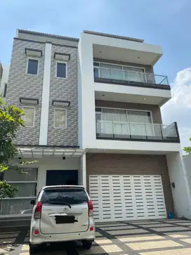 Rumah 3 Lantai Dengan Private Pool Sutera Palma Alam Sutera