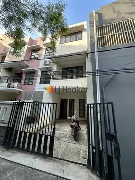 Rumah Minimalis Modern di BCS Kelapa Gading Jakarta Utara