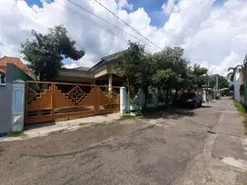 Rumah Luas Lingkungan Aman dan Nyaman Tengah Kota