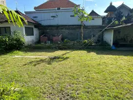 DISEWAKAN VILLA PERLU RENOVASI,LOKASI SENTRAL SEMINYAK