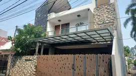 Dijual Rumah Modern di Tebet, Hook & Jalananan Lega 2 Mobil Rp. 7,5 M
