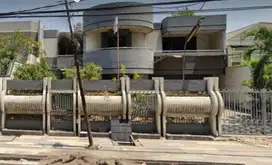 Rumah Second Jalan Raya Manyar Kertoarjo Surabaya Timur