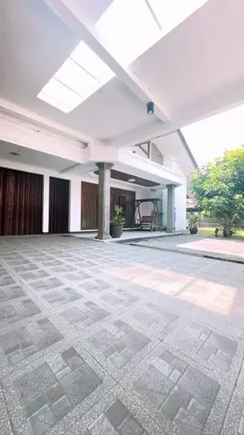 Jual Rumah SUPER LUAS harga mendekati NJOP  di Batununggal