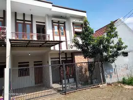 Di sewakan  2 Lantai dkt Tol Simatupang