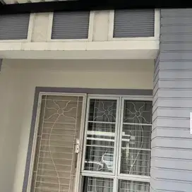 dijual rumah murah di kotawisata cibubur ada sisa tanah belakang