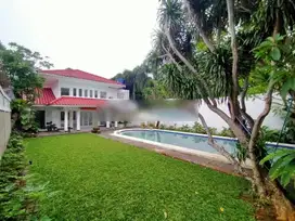 Rumah Bagus Halaman Luas Area Kemang