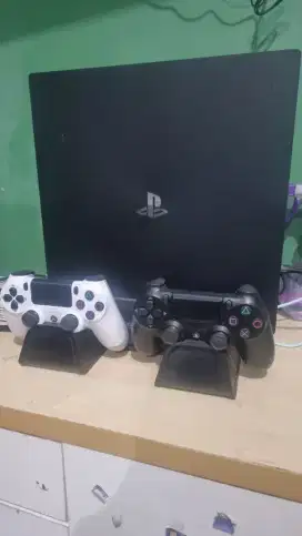 PS 4 PRO 1 TB SERI TERBARU CUH-72 ADA GAME