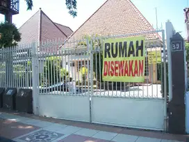 Rumah di Raya Darmo