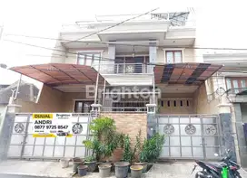 Di jual Rumah Mewah dan Strategis Row 3 mobil  Cawang - Jakarta Timur