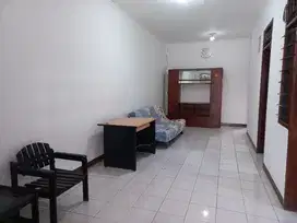 Disewakan rumah Duta Garden dekat Bandara Soeta