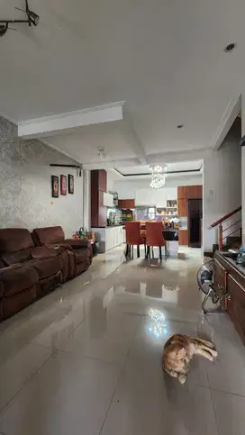 Rumah Serpong Garden 1 3lt Green Studentia 3,5 lantai bagus Tangerang
